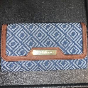 LiZ Claiborne wallet